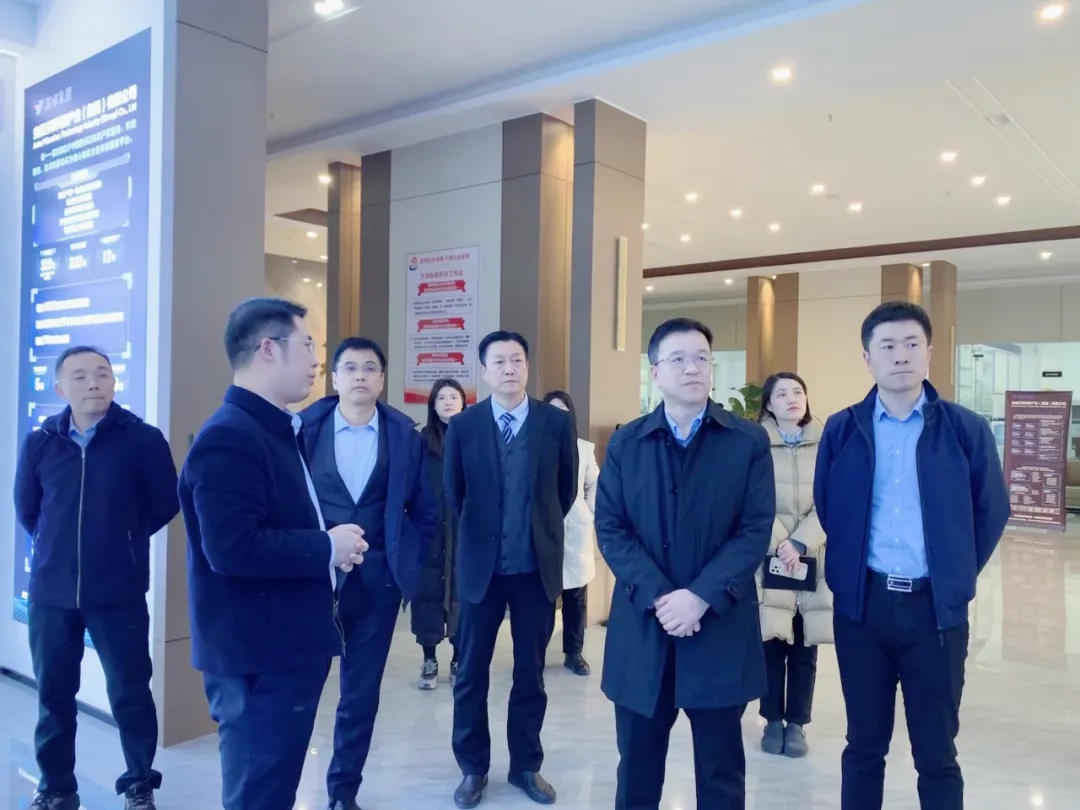 徽商银行总行科创金融部总经理丁勇一行莅临尊龙凯时人生就搏集团调研交流